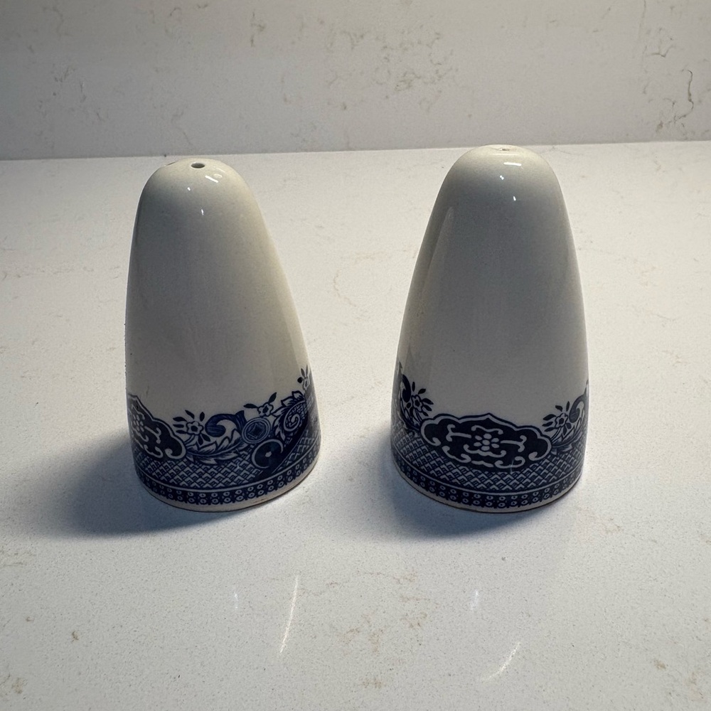 Vintage Blue Willow Ceramic salt and Pepper Shakers  3x2